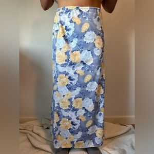 Outline floral maxi skirt
